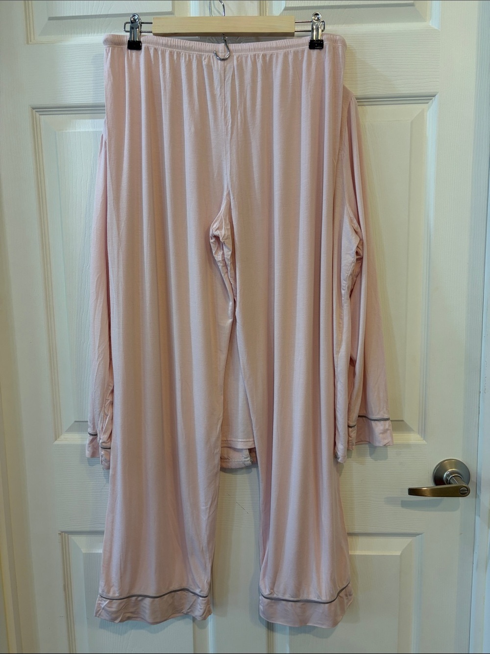 Barefoot Dreams Light Pink Long-Sleeve Pajama Set with Contrast Trim - Picture 7 of 8